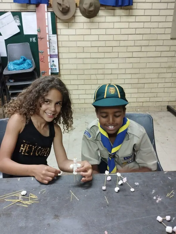 Cubs build creatures and structures, photo 7