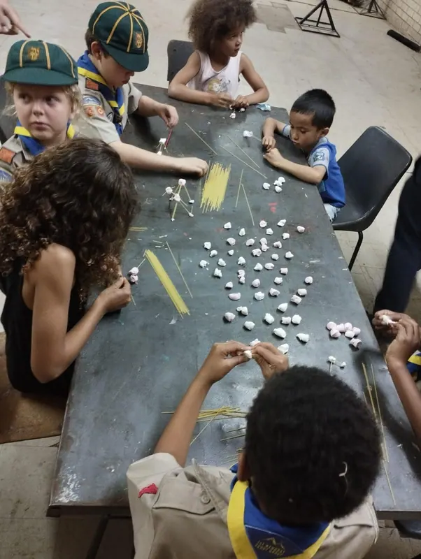 Cubs build creatures and structures, photo 3